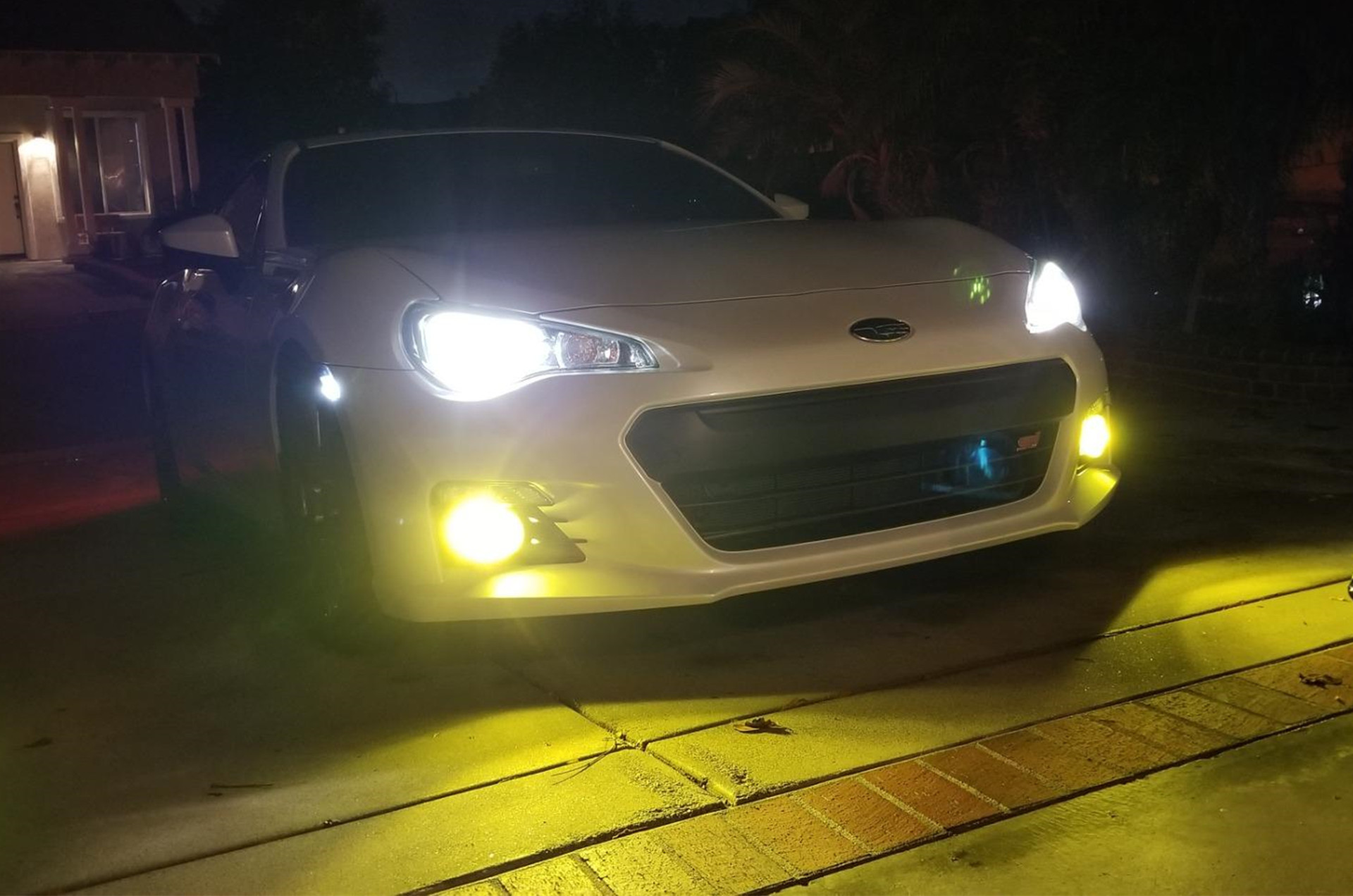Subaru-BRZ-Headlights-Fog-lights-H16-led-replacement-3000K-yellow